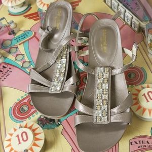 New Naturalizer sandals size 9 taupe